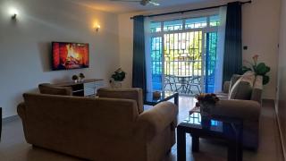 Modern Cozy 2 BR Apartment at The Vale Residence with Pool, Balcony, 5 Minutes walk to the Beach! - Mombaça - 8