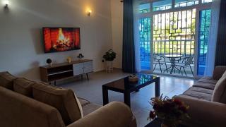 Modern Cozy 2 BR Apartment at The Vale Residence with Pool, Balcony, 5 Minutes walk to the Beach! - Mombaça - 9