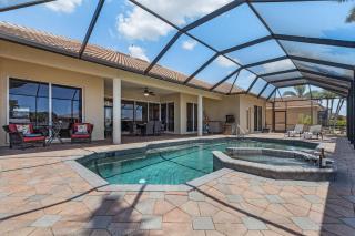 Heated Pool & Spa with Intersecting Canal View - Villa Viewtopia - Roelens - Cape Coral - 1