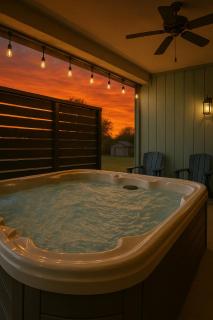 Modern Pigeon Forge Gem Near Dollywood, Gatlinburg & Smokies - 2 Mins to Pkwy & Strip, Hot Tub, Fire Pit, Cable, Hi-Speed WiFi - Pigeon Forge - 0