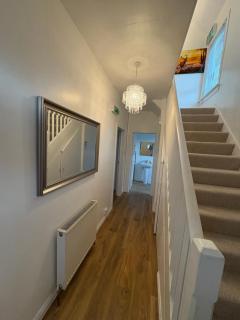 Ashley Holiday Home, Close To City Centre With Free Parking - 4