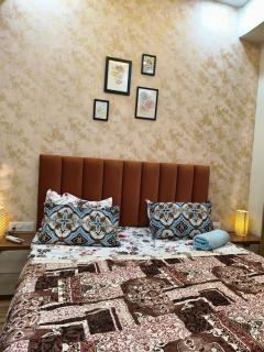 Golden Stays - Greater Noida - 8