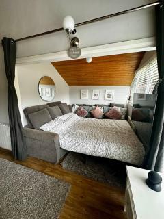 Lovely lodge in Pembrokeshire with Wi-Fi - Pembrokeshire - 2