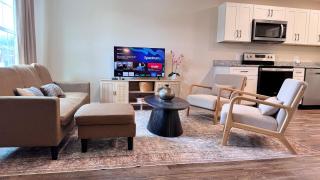 Downtown Liberty New Modern Cozy 4 Bed Townhome - Liberty - 9