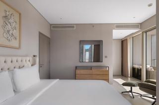 Burj Khalifa View 2 BR Apartment w Parking - 6