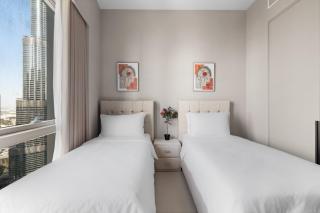 Burj Khalifa View 2 BR Apartment w Parking - 5