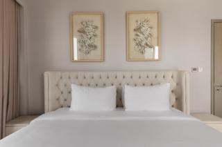 Burj Khalifa View 2 BR Apartment w Parking - 1