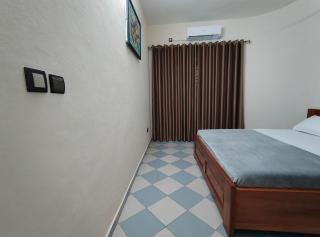 Executive Queen Size Room Saloon In Cotonou Benin - 5