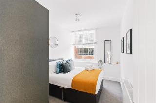 Modern 2BR Apartment with Lift Access Prime Central London Location - 7