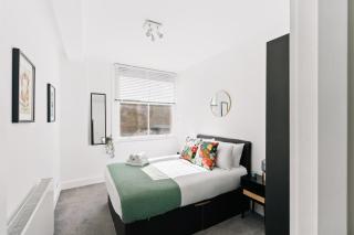 Modern 2BR Apartment with Lift Access Prime Central London Location - 5