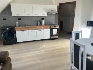 Podkrovní apartmán se společným bazénem - - 9