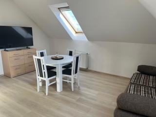 Podkrovní apartmán se společným bazénem - - 8