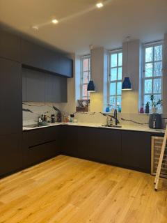 Modern Flat, Ideal Location! - 8