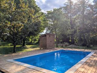 Une ou 2 chambres avec piscine - Grane - 9