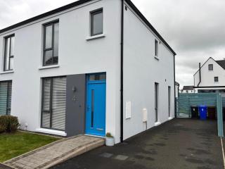 Fabulous Portstewart Modern Seaside House NITB - Portstewart - 0