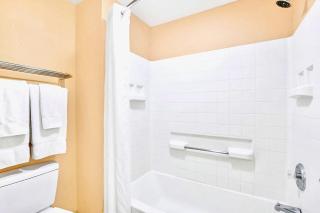 Spacious Suite near Disney w Pool Hot Tub Arcade - 2