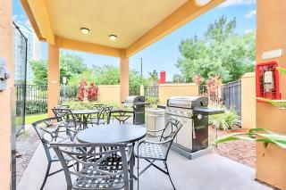 Chic Apartment near Disney w Pool Hot Tub Arcade - Orlando - 8