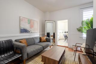 Ideal 4BR Property in Downtown Montreal - 8