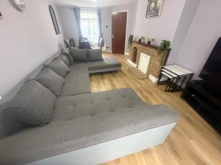 D'Luxe Royal 3 bedrooms house in Abbeywood, London - Belvedere - 0