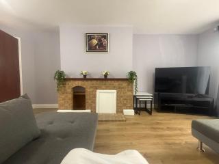 D'Luxe Royal 3 bedrooms house in Abbeywood, London - Belvedere - 3