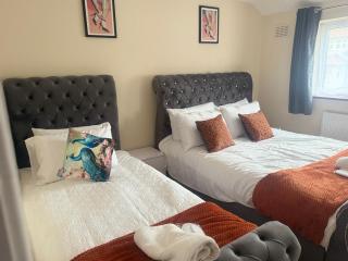 D'Luxe Royal 3 bedrooms house in Abbeywood, London - Belvedere - 1