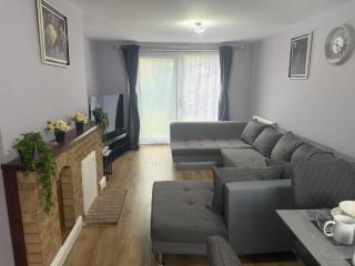 D'Luxe Royal 3 bedrooms house in Abbeywood, London - Belvedere - 9