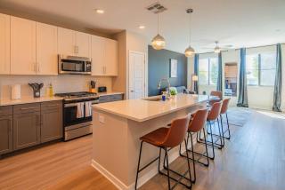 Stylish 1BR Uptown Biltmore Gym Pool Parking WD - Phoenix - 9