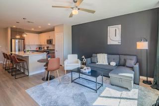 Stylish 1BR Uptown Biltmore Gym Pool Parking WD - Phoenix - 6