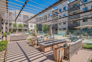 Stylish 1BR Uptown Biltmore Gym Pool Parking WD - Phoenix - 2