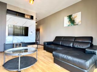 City Center Apartment with Private Parking - Budva - 0