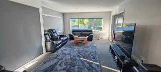 Fully Renovated 3 Bedroom Home - Nelson - 0