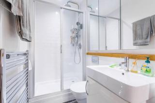 Newly Furnish 2 bedroom Flat - 9