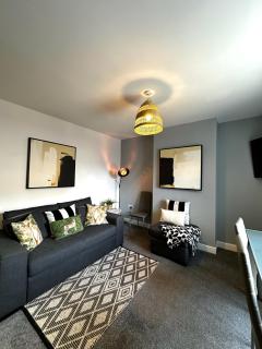 Ideal Wigan Base - 1BR for Cosy Stays - 8