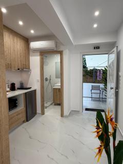 Stylish Athens Base near Acropolis & Metro - 7