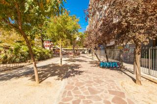 Stylish Duplex with Art & Charm in Prime Salamanca - 1