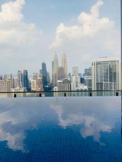 Dreamy Destiny Suites At KLCC Swimming Pool View - 9