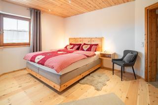 Luxus Chalet im Allgäu - Zirbenholz Schlafzimmer - Terrasse mit Bergblick - Infrarotkabine - Blaichach - 7