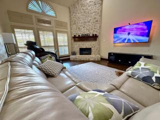 Luxury 5BR Retreat, Kid's Playroom! Near Lake Hubbard, Vineyard Views - 2