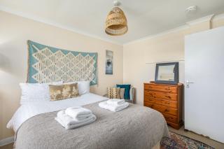 Rural Lodge stay In Windsor! Hot Tub! Sleeps 20 - Bray - 5