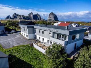 8770 Træna - - 0