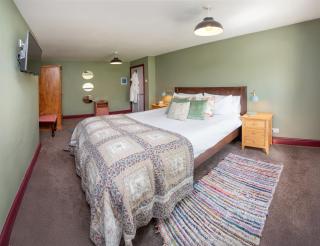 Work and Relax - Fast WiFi, Fireplace & Near Pub - 6