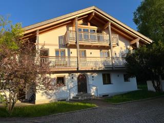 Barrierefreie 3-Zi.-Ferienwohnung mit Gartenzugang in ruhiger, zentrumsnaher Lage - Oberammergau - 0