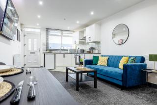 RNM - Business Contractor & Proffesionals, Private Access & Entire Place, Kitchen & Washroom with amenities, Smart Tv, Easy Access, Fast WiFi, Parking Nearby, Great transport links - Old Hill - 5