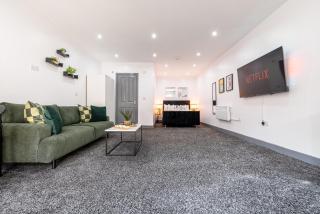 RNM - Business Traveller Ready, Quiet, Private Access & Entire Place, Kitchen & Washroom with amenities, Smart Tv, Easy Access, Fast Starlink WiFi, Parking Nearby - Rowley Regis - 7