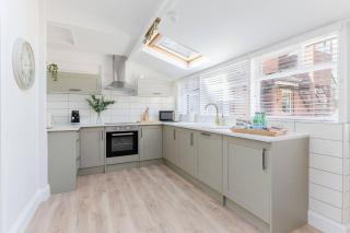 Elegant Southwold Retreat, Sleeps 8, Prime Location - Southwold - 5
