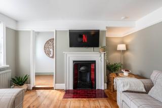 Elegant Southwold Retreat, Sleeps 8, Prime Location - Southwold - 0