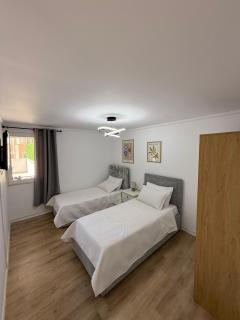 Bright Apt 1 Min from the Sea - Durazzo - 1