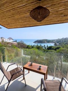 Ocean View 2-Story Loft Near the Best Beaches - 0