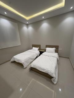 غرفتين وصالة حي الملقا - 6