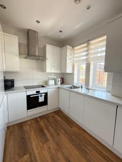Edgware Bright 2 Bedrooms, Flat 3 has a Huge Balcony - Stone Grove - 8